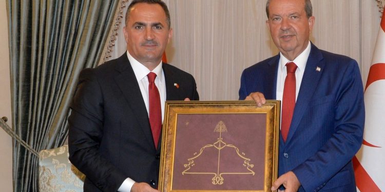 Cumhurbaşkanı Tatar, Türkiye Okçuluk Vakfı Başkanı Haydar Ali Yıldız’ı kabul etti