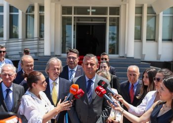 CHP Genel Başkanı Özel, KKTC’de gazetecilerin sorularını yanıtladı