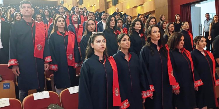 DAÜ Sağlık Bilimleri Fakültesi ve Sağlık Hizmetleri Yüksekokulu mezunu gençler yemin edip, mesleğe ilk adımlarını attılar