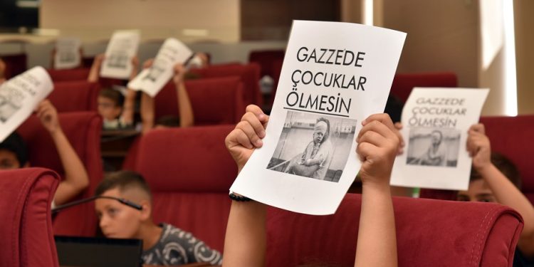 Çocuklar, Meclis kürsüsünden “Gazze’deki çocuklar ölmesin” çağrısı yaptı