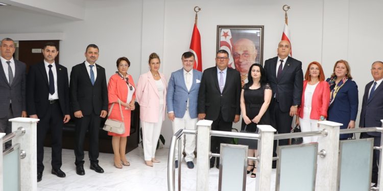 Maliye Bakanı Berova, Türk Dünyası Arabulucular Birliği heyetini kabul etti