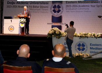 “Başarılı olmak için zorluklara ve haksızlıklara boyun eğmeyin”