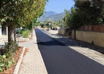 Girne Belediyesi asfalt çalışmalarına devam ediyor