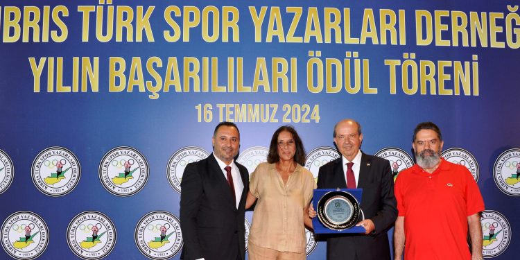 Cumhurbaşkanı Tatar, KTSYD Yılın Başarılıları Ödül Töreni’nde konuştu: “Spor yazarları, sporun gelişmesine katkı yapıyor”