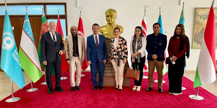 Serhat Akpınar ve Pakistan eğitim heyeti, Dışişleri Bakanı Ertuğruloğlu’nu ziyaret etti