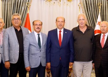 Cumhurbaşkanı Tatar, Türk Hava Kurumu Kayyum Heyeti Başkanı Yurtnaç ve heyetini kabul etti