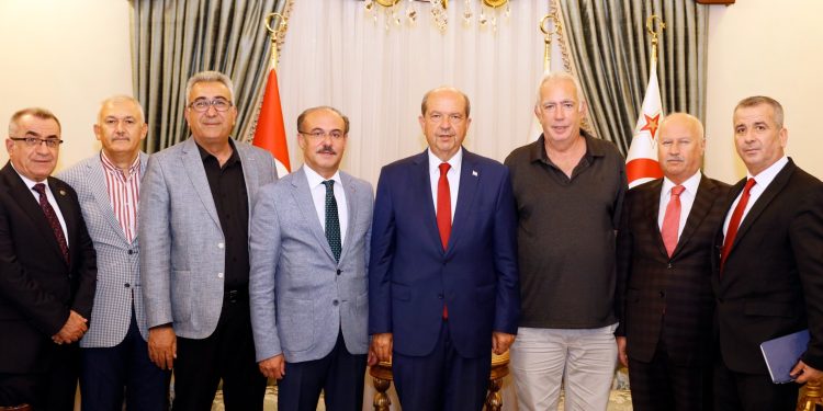 Cumhurbaşkanı Tatar, Türk Hava Kurumu Kayyum Heyeti Başkanı Yurtnaç ve heyetini kabul etti