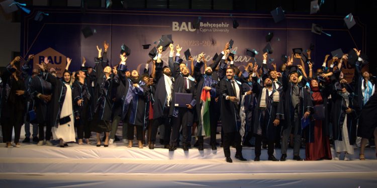 Bahçeşehir Kıbrıs Üniversitesi 2023-2024 mezuniyet töreni yapıldı