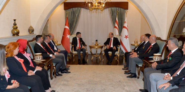 Cumhurbaşkanı Tatar, Türkiye Harp Malulü Gaziler Şehit Dul ve Yetimler Derneği heyetini kabul etti