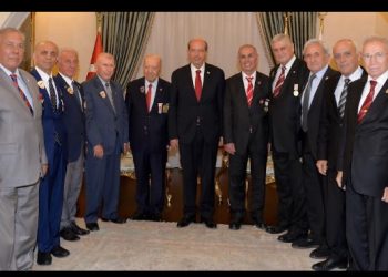 Cumhurbaşkanı  Tatar, Emekli Tümgeneral Cumhur Evcil başkanlığındaki 20 Temmuz Kıbrıs Zaferi Kutlama Dayanışma ve Kültür Derneği heyetini kabul etti