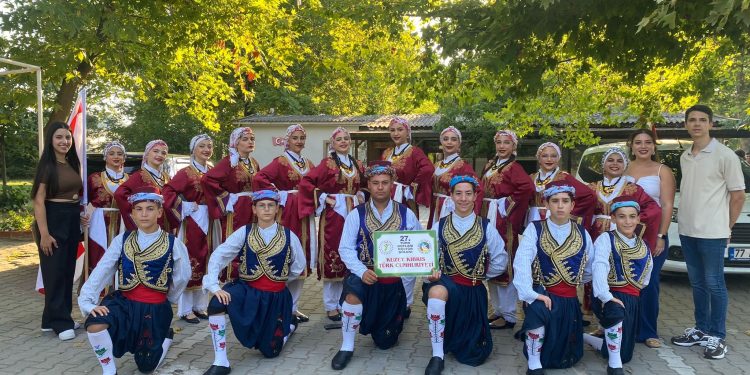 Folk-Der Yalova’da şölene katıldı