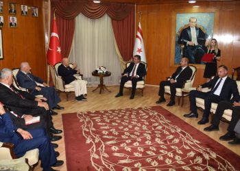 Üstel, 20 Temmuz Kıbrıs Zaferi Kutlama Dayanışma ve Kültür Derneği heyetini kabul etti