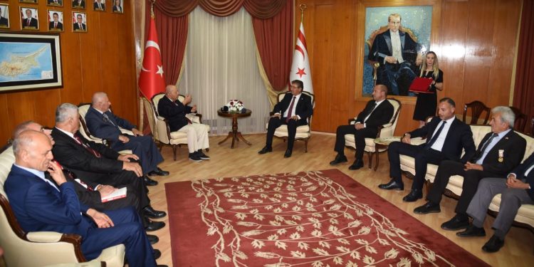 Üstel, 20 Temmuz Kıbrıs Zaferi Kutlama Dayanışma ve Kültür Derneği heyetini kabul etti