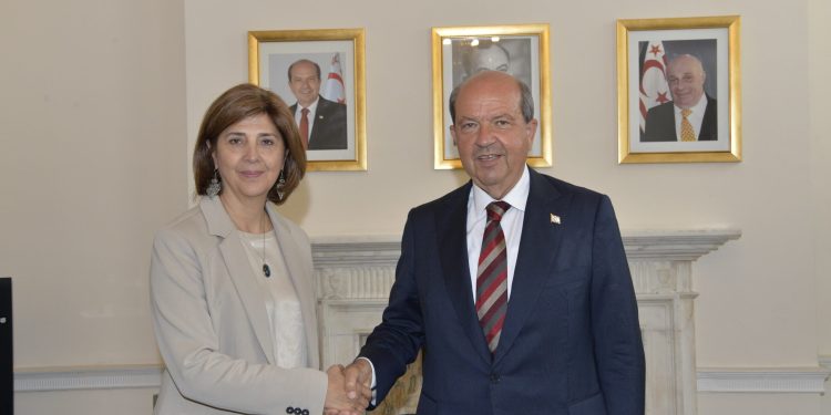 Cumhurbaşkanı Tatar, Londra’da Holguin ile görüşüyor