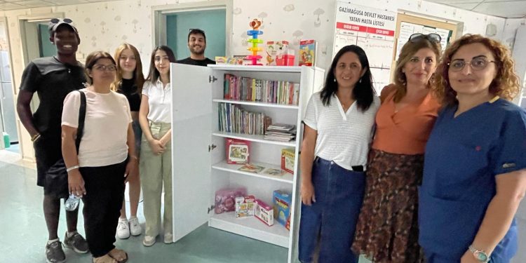 DAÜ öğrencilerinden Gazimağusa Devlet Hastanesi Çocuk bölümüne bağış