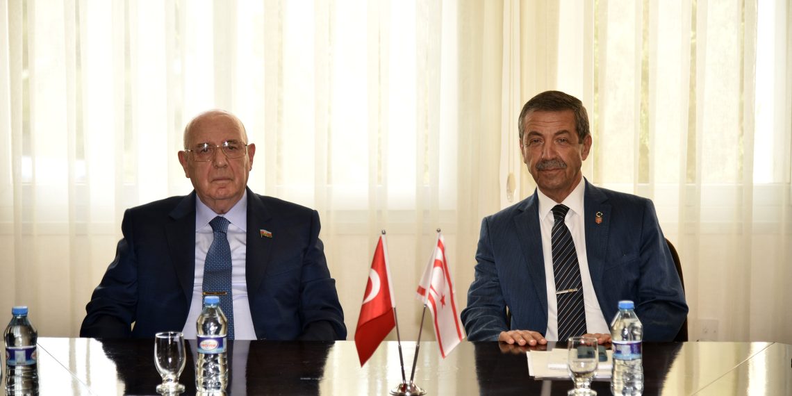Ertuğruloğlu KKTC’de bulunan Azerbaycan heyetini kabul etti