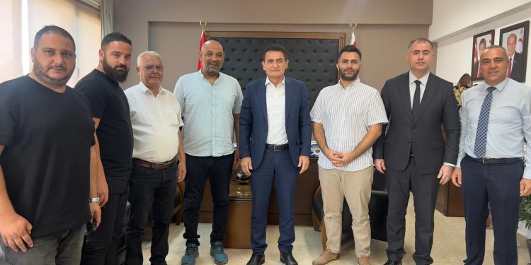 İçişleri Bakanı Oğuz, DEV-İŞ heyetini kabul etti