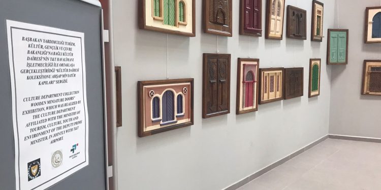 Kıbrıs Kapıları sergisi Ercan Havalimanı’nda sergileniyor