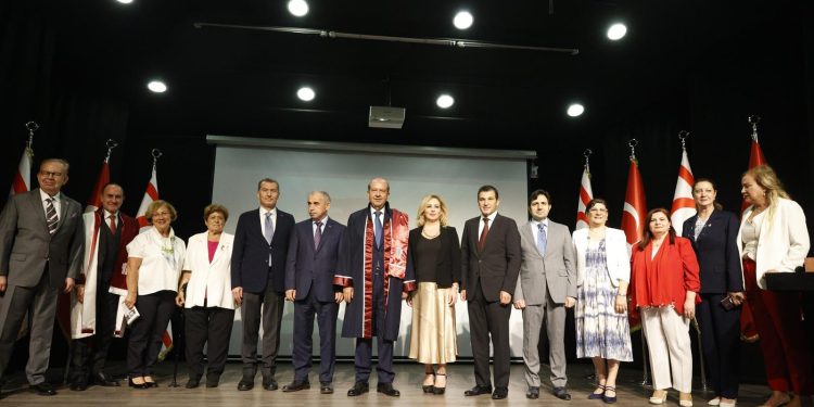 Cumhurbaşkanı Tatar ve eşi Sibel Tatar’ın katılımıyla İstanbul Topkapı Üniversitesi’nde Barış Harekatı’nın 50. yılı etkinliği yapıldı