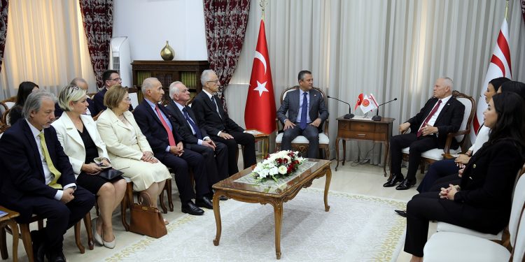 Meclis Başkanı Töre CHP Genel Başkanı Özel ve heyetini kabul etti