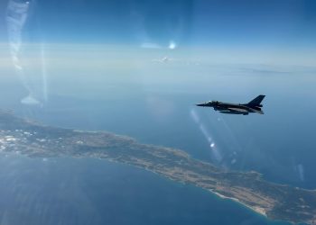 Türkiye Hava Kuvvetleri Komutanlığına ait uçaklar Kıbrıs’ın güneyinde eğitim uçuşu yaptı