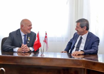 Dışişleri Bakanı Ertuğruloğlu, İngiliz Milletvekili Duncan ile görüştü