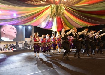 İskele Belediyesi halk dansları festivalinde tanıtım gösterileri sahnelendi