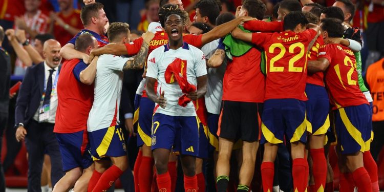 Avrupa Futbol Şampiyonası yarı finalinde Fransa'yı yenen İspanya, ilk finalist oldu