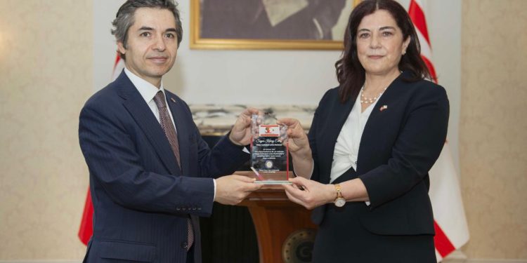 KKTC Londra Temsilciliği’nden Türkiye Cumhuriyeti Londra Büyükelçisi’ne teşekkür ziyareti…