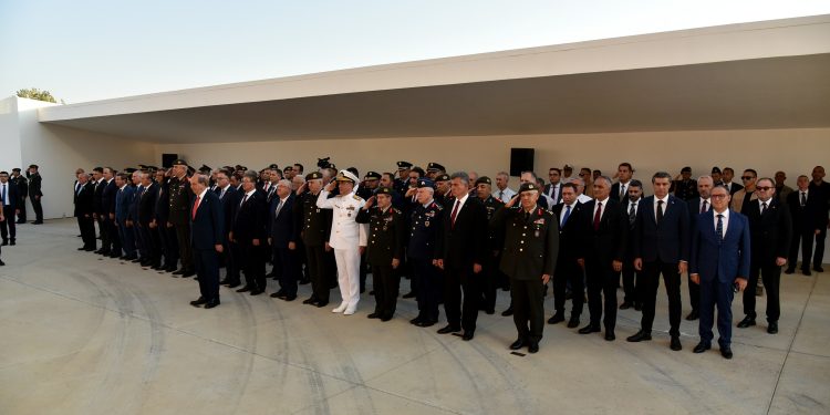 20 Temmuz Barış ve Özgürlük Bayramı… Denktaş’ın Anıt Mezarı’nda tören düzenlendi