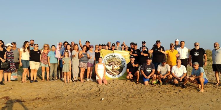 15 örgüt DAÜ Beach Club sahilinde gözlem yürüyüşü yaptı: “Bölge fauna ve florasıyla korunmalı”