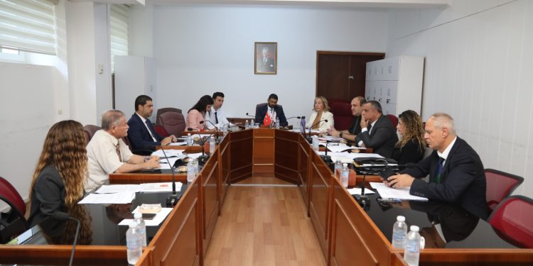 İdari, Kamu ve Sağlık İşleri Komitesi toplandı