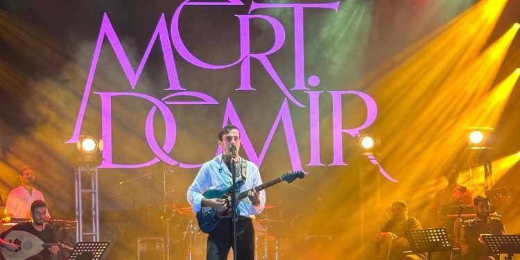 Mert Demir, 52. Geleneksel İskele Festivali’nde konser verdi