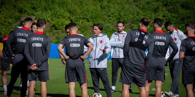 Bizim çocukların Hollanda maçı hazırlıkları sürüyor