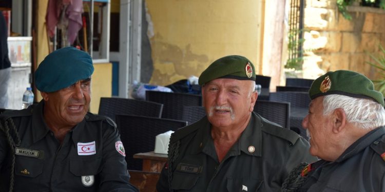 Milli günlerdeki törenlerde yürüyen emekli mücahitler: “Milli şuuru yaşatmak için çaba gösteriyoruz”