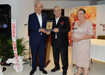 Cumhurbaşkanı Tatar, Bülent Günkut’un kitap imza günü ve fotoğraf sergisine katıldı