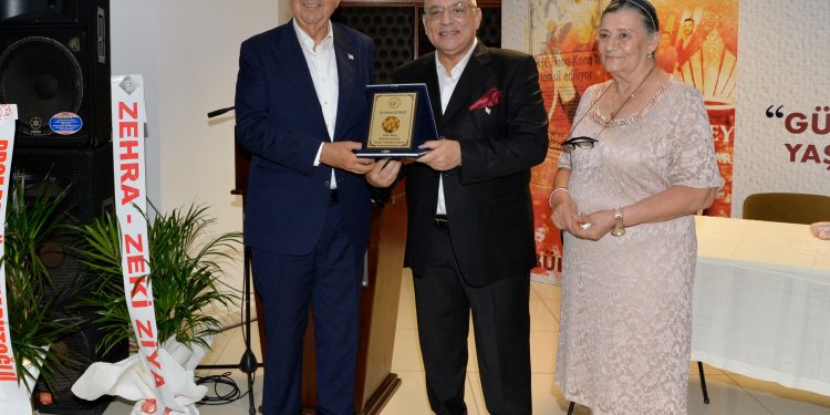 Cumhurbaşkanı Tatar, Bülent Günkut’un kitap imza günü ve fotoğraf sergisine katıldı