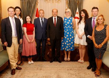 Cumhurbaşkanı Tatar, İngiliz gazetecileri kabul etti