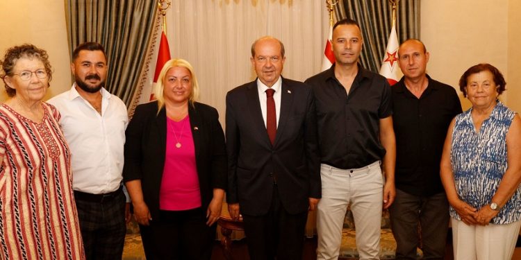 Cumhurbaşkanı Tatar, Mehmetçik Büyükkonuk Belediye Başkanı Tuğlu ve beraberindekileri kabul etti