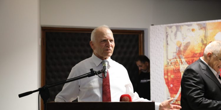 Töre, Bülent Günkut’un kitap tanıtımı ve fotoğraf sergisine katıldı