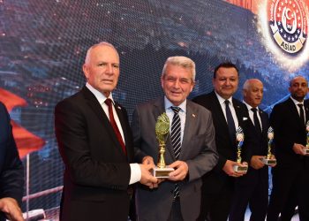 Töre’ye, İstanbul’da “Mutlu Barış Harekâtı’nın 50. Yılı Onur Ödülü“ takdim edildi