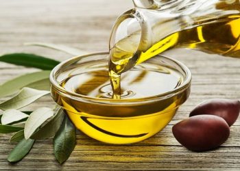 İskele’de denetim… Bir zeytinyağında tağşiş tespit edildi