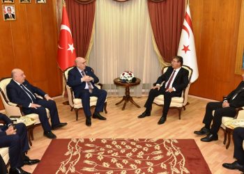 Başbakan Üstel, Azerbaycan heyetini kabul etti