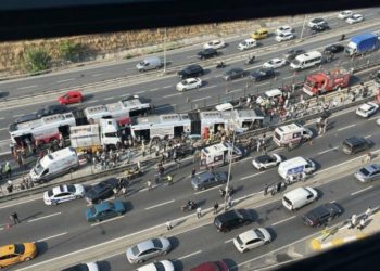 İstanbul Küçükçekmece’de metrobüsler çarpıştı: 1 ölü, 38 yaralı