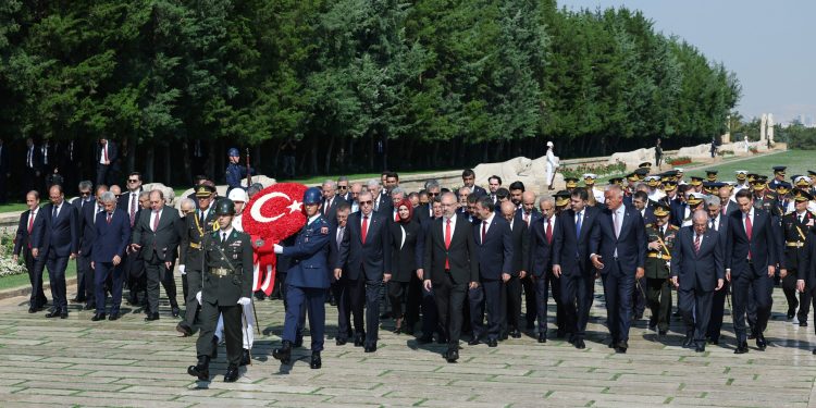 TC Cumhurbaşkanı Erdoğan başkanlığındaki devlet erkanı, Anıtkabir’i ziyaret etti