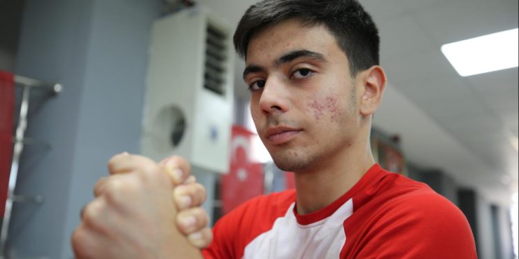 Milli bilek güreşçiden 3 ayda 2 şampiyonluk