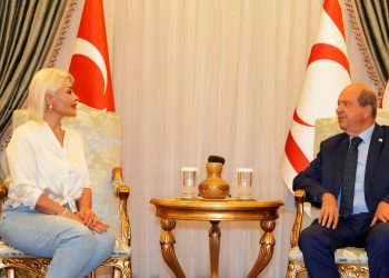 Cumhurbaşkanı Tatar sanatçı Ayşegül Zaim’i kabul etti