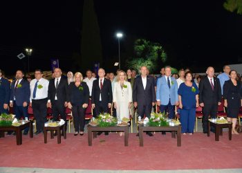 Cumhurbaşkanı Ersin Tatar ve eşi Sibel Tatar, Mehmetçik Üzüm Festivali’ne katıldı