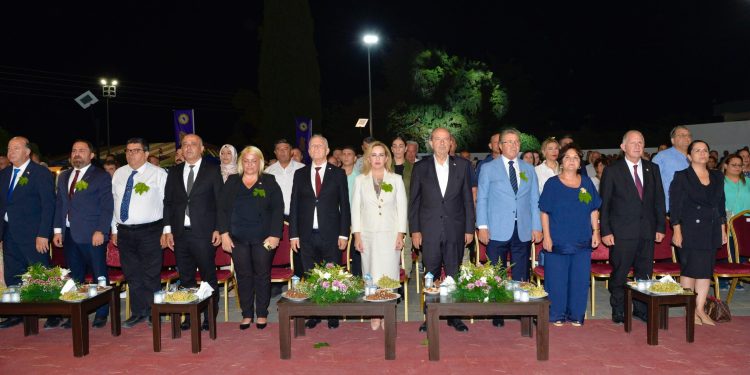 Cumhurbaşkanı Ersin Tatar ve eşi Sibel Tatar, Mehmetçik Üzüm Festivali’ne katıldı