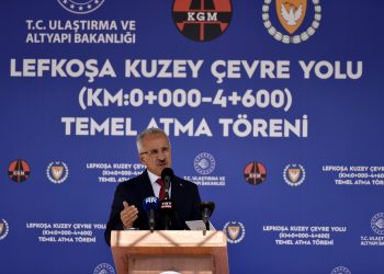 Ulaştırma ve Altyapı Bakanı Uraloğlu Lefkoşa Kuzey Çevre Yolu temel atma töreninde konuştu: “Yolun tamamı hizmete girdiğinde 21 dakika süren seyahat süresi 9 dakikaya düşecek”